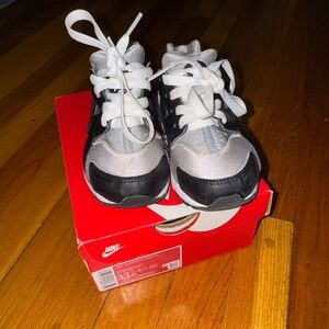 Kids Nike hurache size 11C